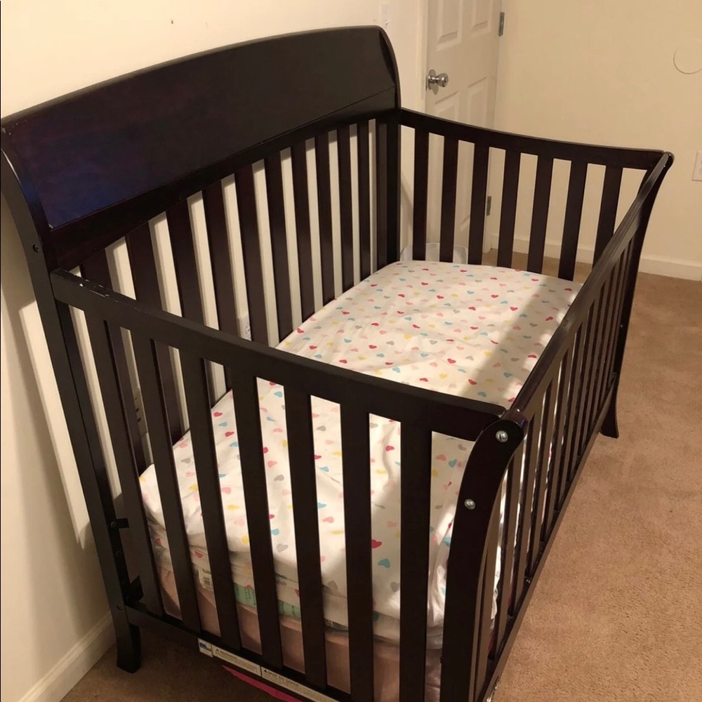 Convertible Crib - Picture 3 of 6